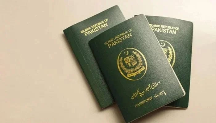 Pakistan: Four suspects, including Imran Khan’s wife, have had their passports blocked in a £190 million case.