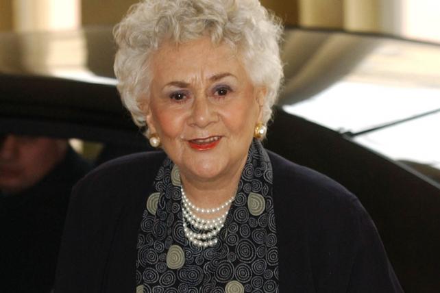 Joan Plowright dies aged 95