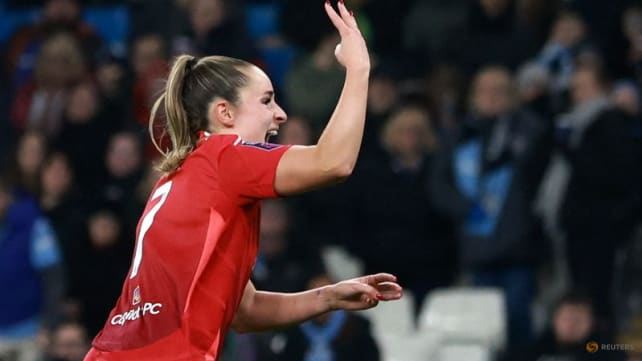Chelsea, Arsenal notch 5-0 wins, Man City slip up as WSL returns.
