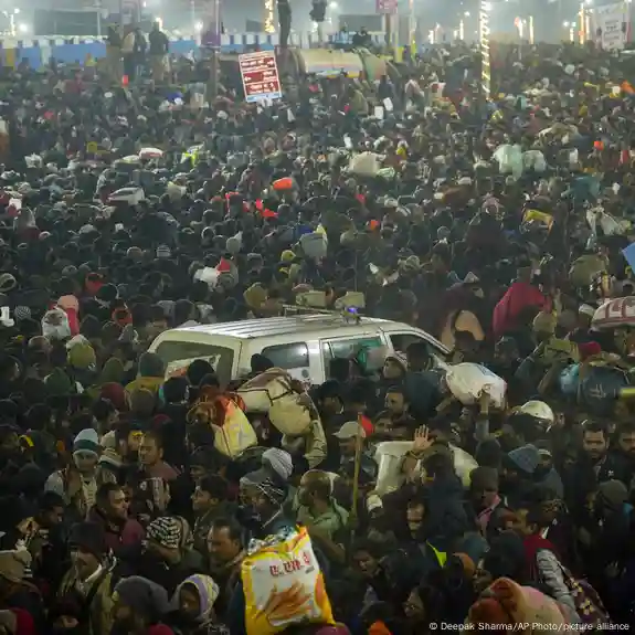 India : Several feared dead after stampede at Kumbh Mela   Casualties  after barrier breaks at the Sangam; PM Modi speaks to U.P. CM YogiAkharas call off Mauni Amavasya