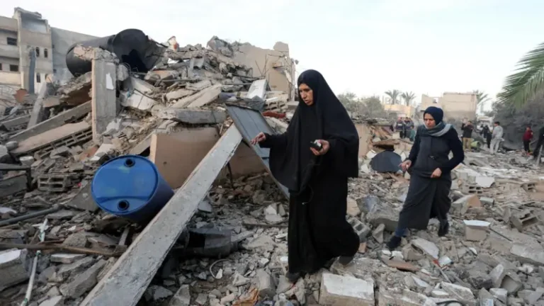 Israel and Hamas have reached a ceasefire deal, sources tell the BBC