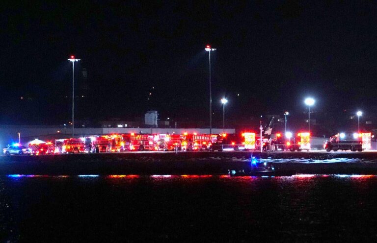UP date: Many feared dead after passenger jet helicopter collide and crash into Washington’s Potomac River.