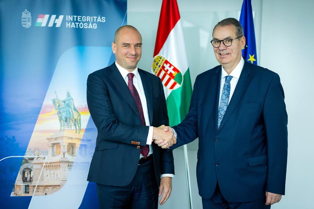 Hungarian Pál Ferenc Bíró (l) with OLAF director Ville Itälä. Source: Pál Ferenc Bíró/FB