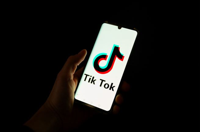 TikTok Restores Service After US Ban Temporarily Paused