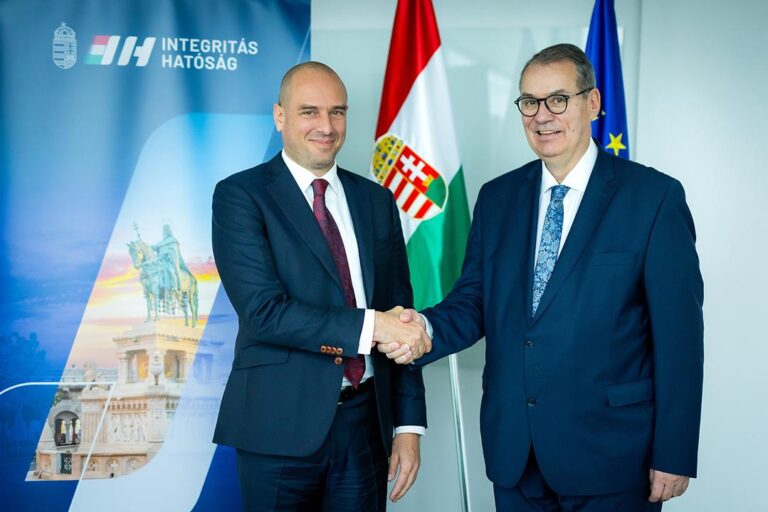 Hungarian Pál Ferenc Bíró (l) with OLAF director Ville Itälä. Source: Pál Ferenc Bíró/FB