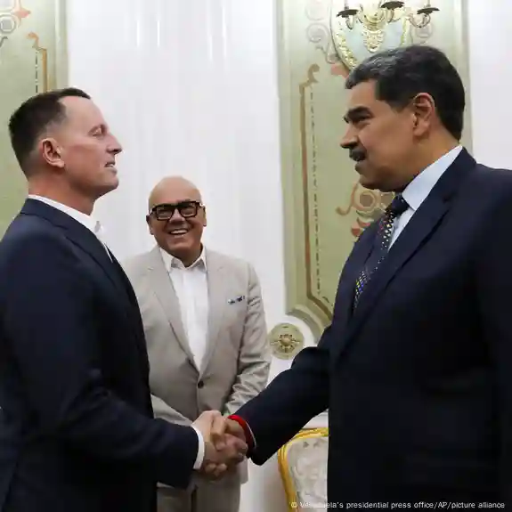 Venezuela frees 6 Americans after visit from US envoy – DW –