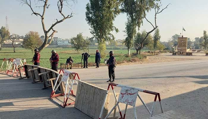 Pakistan :Security forces foil attack on Bannu Cantt,  killing 6 terrorists.Dead include children and women; over 20 wounded, including 10 troops