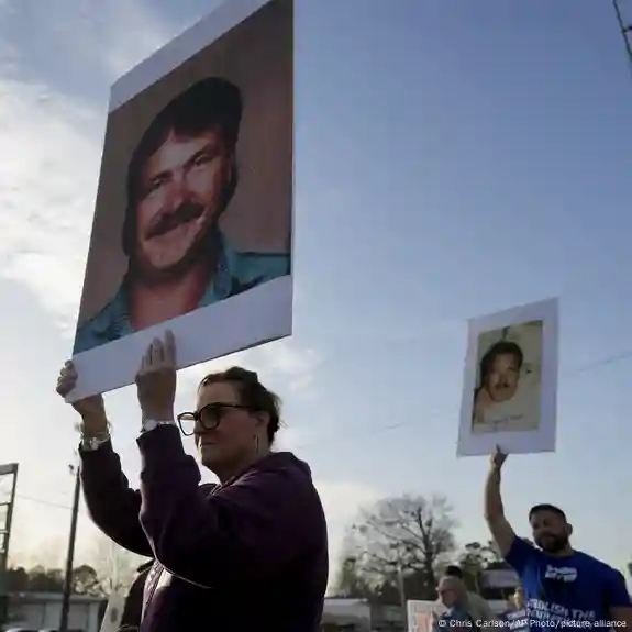 US executes man by firing squad for first time in 15 years