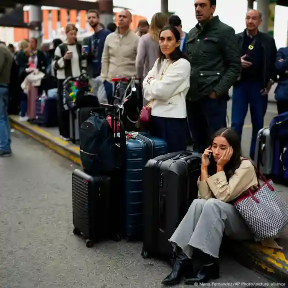 Spain opened an investigation into the theft of copper signaling cables on the high-speed line between Madrid and Andalusia.