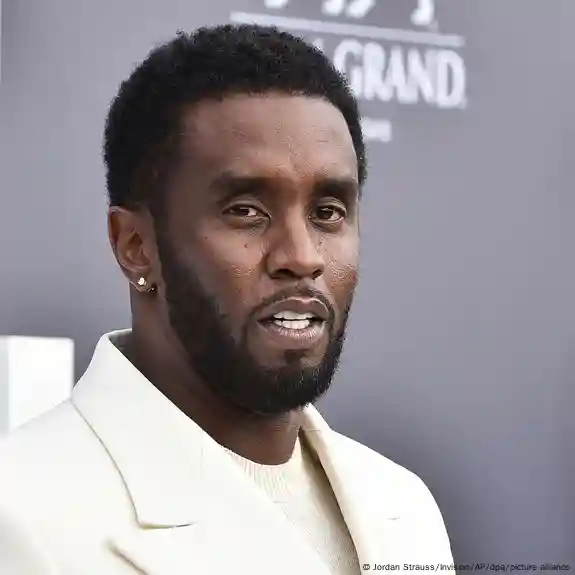 Sean “Diddy” Combs’ lawyers are questioning R&B singer Casandra Ventura, known as Cassie, for the first time in his sex-trafficking trial-BBC
