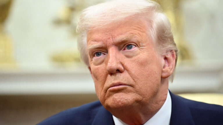Trump Says He Will Call Putin and Zelensky on Monday –