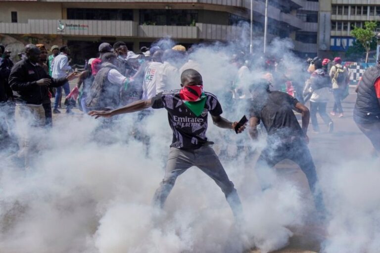 At least 16 people killed and 400 injured in Kenyan protests .