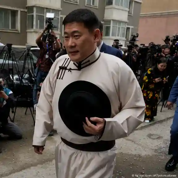 The PM of Mongolia resigns following a vote of no confidence.
