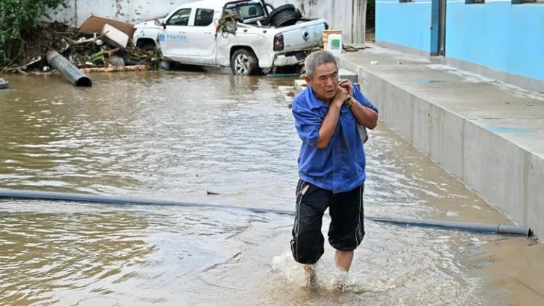 Beijing floods: More than 30 killed in nursing home”