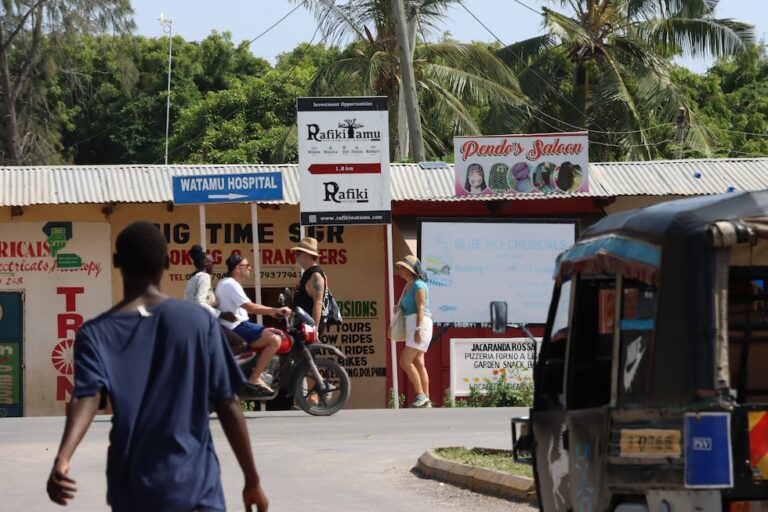 Europeans seek sex at African prices in Kenya-El pais