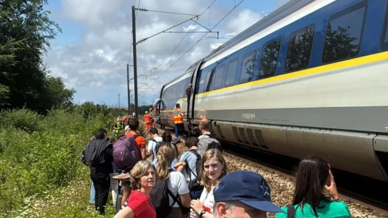 People have been evacuated from a broken-down Eurostar train in northern France after waiting nearly four hours for help, passengers have told the BBC.