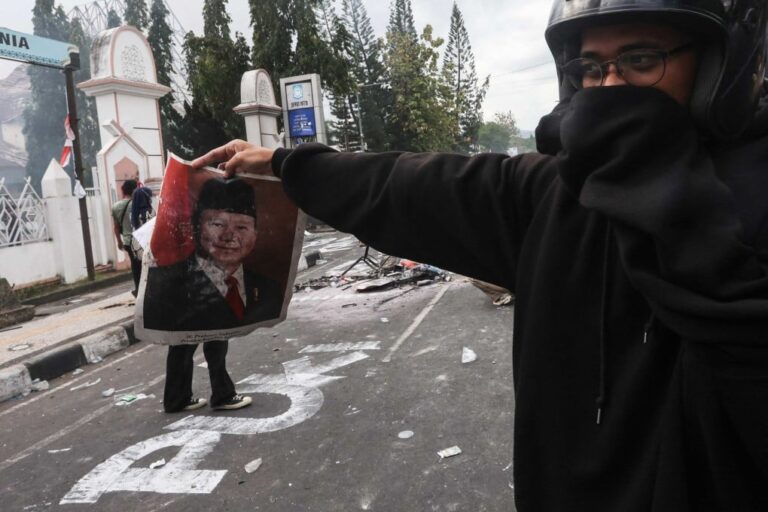 Indonesian leader Prabowo cancels China trip.