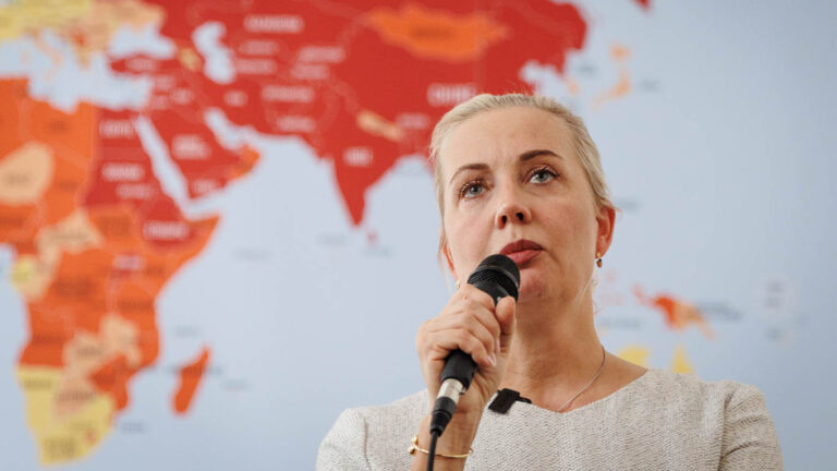 Yulia Navalnaya, the widow of late Kremlin critic Alexei Navalny, has called on Russian and U.S. leaders to prioritize a new round of prisoner exchanges