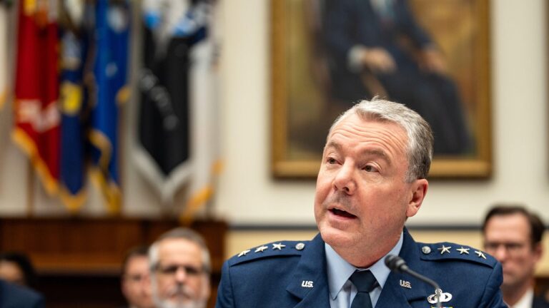 Three-star general Jeffrey Kruse ousted as Defense Intelligence Agency director – CBS News