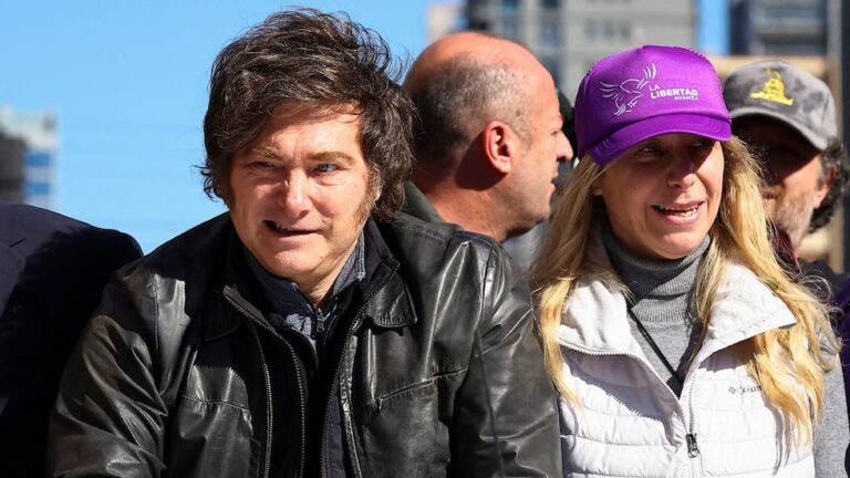 “Milei gets judge to ban publication of audio recordings of his sister inside presidential palace .