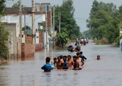 Pakistan : Exceptional Historic flood set to hit Chenab River.Ravi at Balloki, Sutlej at Ganda Singh Wala continue to be in ‘exceptionally high’ flood. Balloki, Sidhnai on Ravi and Trimmu on Chenab record ‘very high’ floodsBalloki and Sidhnai on Ravi, as well as Trimmu on Chenab, have recorded a “very high” flood level, according to the Flood Forecasting Division.