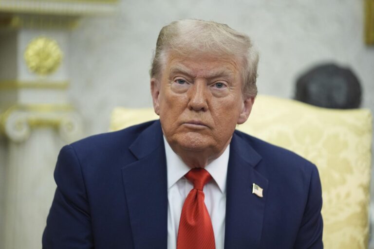 US President Donald Trump has announced he will discuss trade issues with Indian Prime Minister Narendra Modi in the coming weeks.