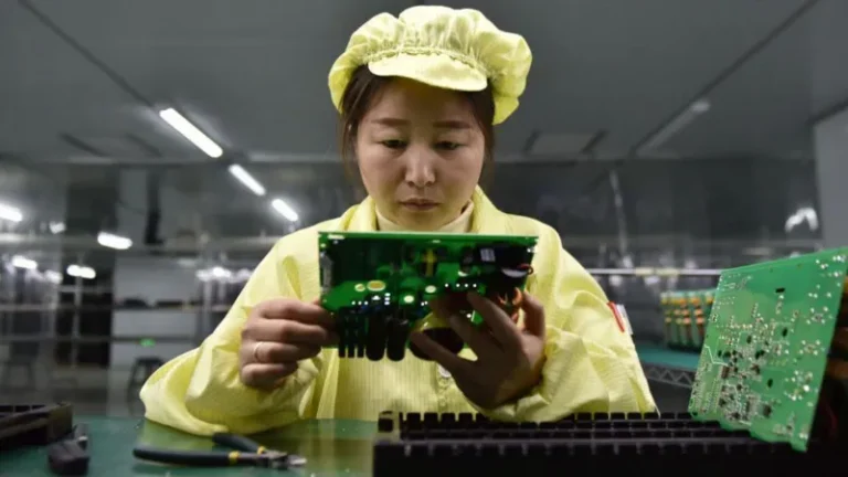 China’s economic growth slowed in the three months to the end of September as problems in the property market persisted and trade tensions with the US flared up.