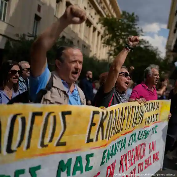 Greece: Nationwide strikes disrupts services across country – DW –