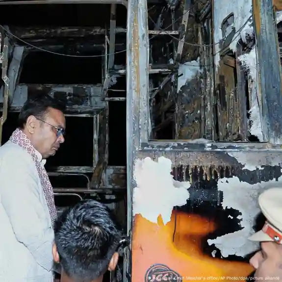India: At least 20 dead in Rajasthan bus fire