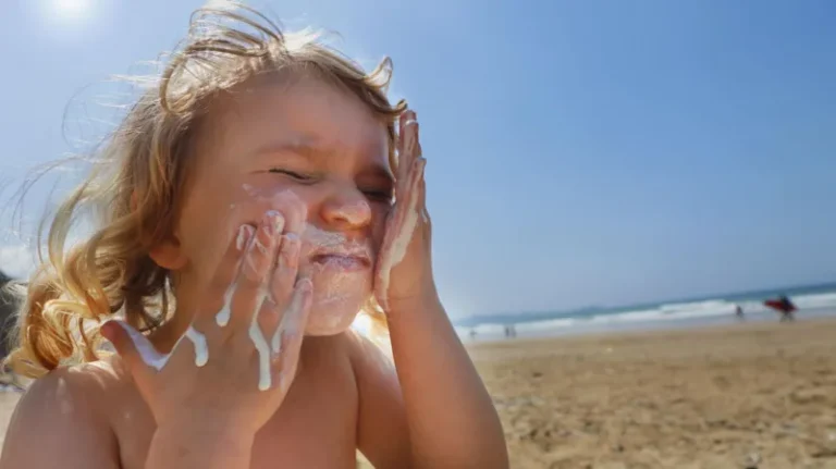 Australia sunscreen scandal grows as more products pulled off shelves-BBC