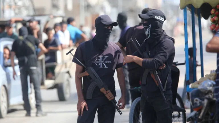 Eyewitnesses said the clashes erupted in the Tel al-Hawa neighbourhood in southern Gaza City after a Hamas force of more than 300 fighters moved to storm a residential block where Dughmush gunmen were entrenched.