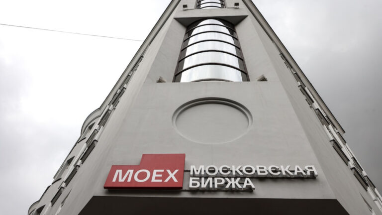 Russian Stocks Suffer Sharpest Single-Day Drop in 3 Years